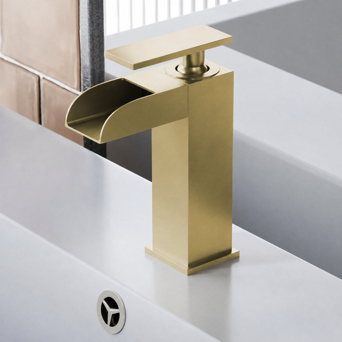 Concorde monotrou, monocommande, Waterfall mitigeur de lavabo – finition or brossé