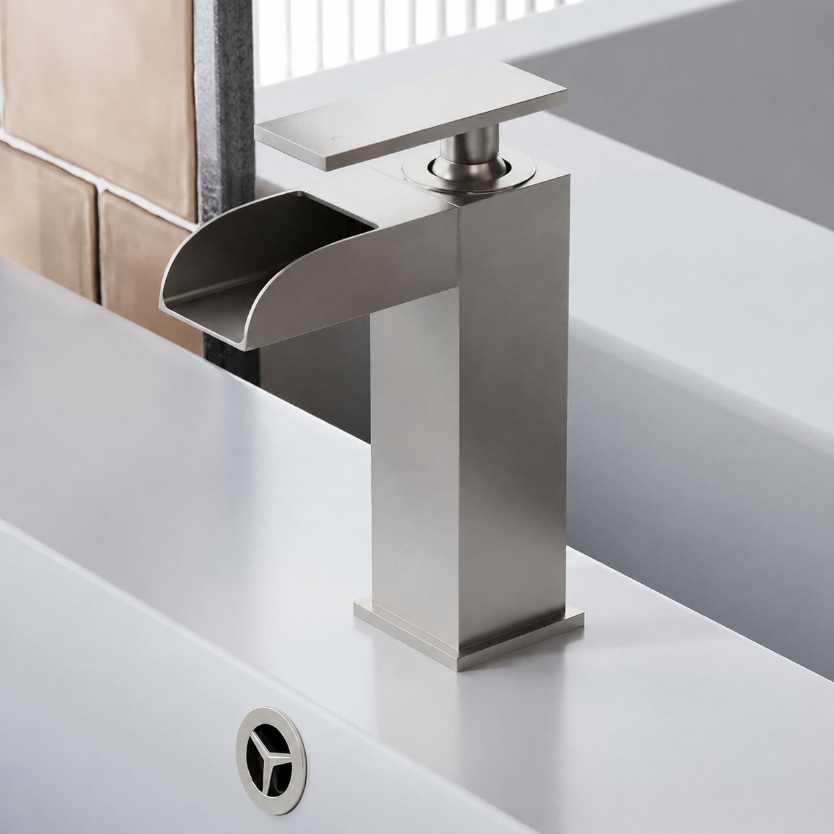 Concorde monotrou, monocommande, Waterfall mitigeur de lavabo – finition nickel brossé